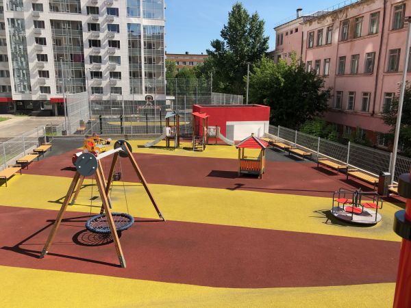 Жилой компелкс Лилия (поставка и монтаж детского и спортивного оборудования с укладкой резинового покрытия)